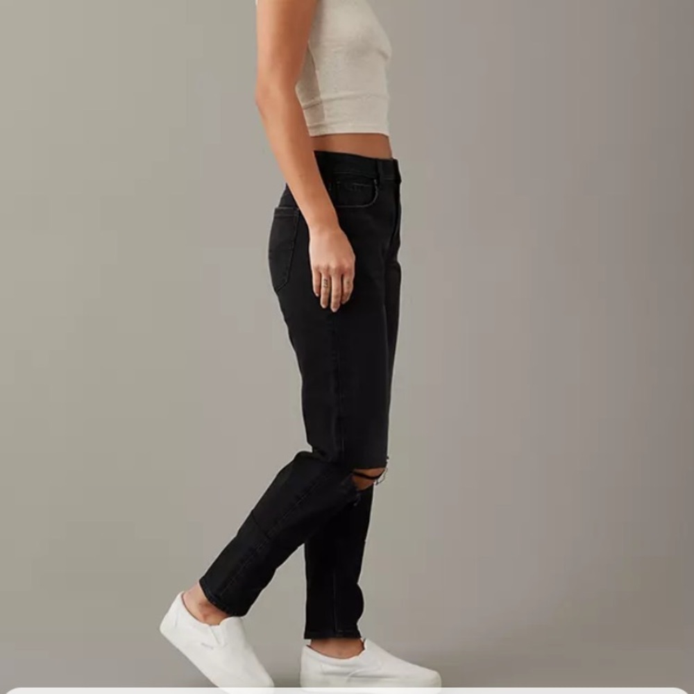 American Eagle Comfy Black Distressed Denim Mom Jeans size 0 regular - Picture 3 of 16